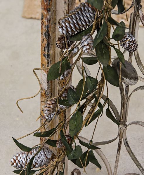 Picture of Silver Frosted Pinecone and Leaf Garland