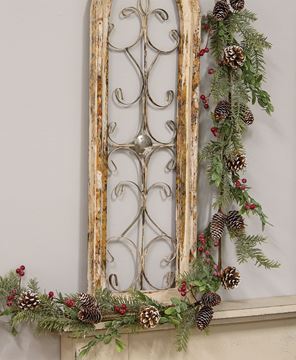 Picture of Sparkling Cedar, Boxwood & Red Berry Garland