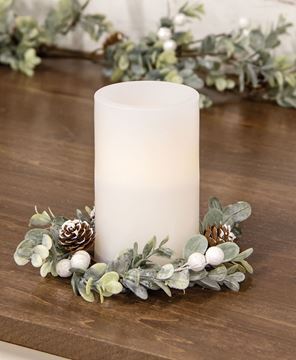 Picture of Holiday Ombre Boxwood & Berry Candle Ring, 2.5"